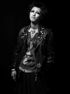 Dazed-Irwin-42.thumb.jpg.3199942897ba4ad31a6dee6f749af43f.jpg