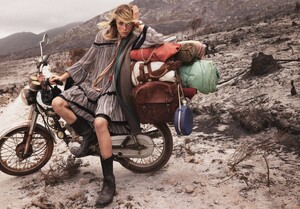 Jansson_Vogue_Paris_March_2017_09.thumb.jpg.56636d071a1fed4c4853b1e3551484f8.jpg