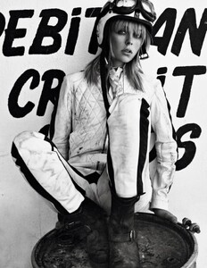 Jansson_Vogue_Paris_March_2017_14.thumb.jpg.bd899083da4fad9eaee63467648145fe.jpg