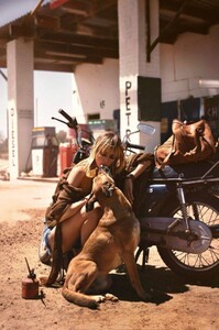 Jansson_Vogue_Paris_March_2017_15.thumb.jpg.c39a6a88970d78b5bf436e923dff087b.jpg