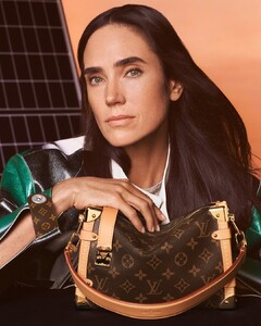 Jennifer-Connelly-in-Louis-Vuitton-Cousin-Bags-by-David-Sims00003.jpg