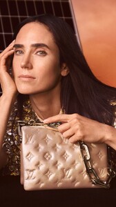 Jennifer-Connelly-in-Louis-Vuitton-Cousin-Bags-by-David-Sims00006.jpg