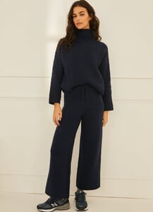 SWET002857_TurtleneckWithPipingDetails_Navy_03.jpg