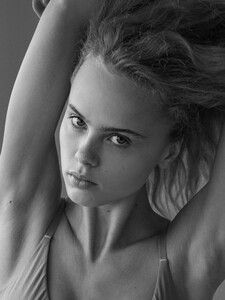Somewere-magazine-_Olivia-Vinten24300.jpg