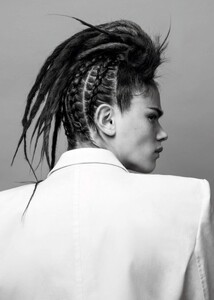 Tissage_Knoepfel_Vogue_Paris_March_2017_01.thumb.jpg.60c22b2878ff64cb1dbac835e6bb7a56.jpg