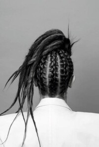 Tissage_Knoepfel_Vogue_Paris_March_2017_04.thumb.jpg.9da41a24a07feff24c8d0ab2ed4238b9.jpg