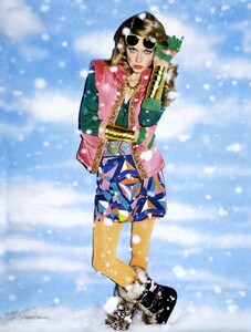 VogueRU_December2008_Snow_05.thumb.jpg.b51d8d1e549cba87c2446fad7c6f6031.jpg