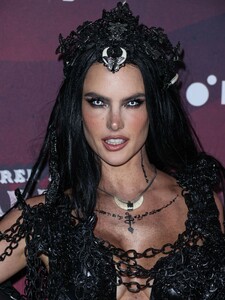 alessandra-ambrosio-at-carn-evil-halloween-party-in-los-angeles-10-29-2022-11.jpeg