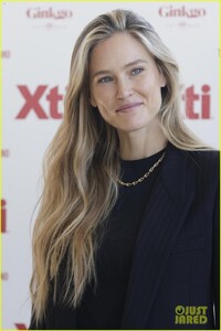 bar-refaeli-xti-ambassador-18.thumb.jpg.08aee59f7d609eef8615d6878ba4f863.jpg