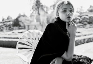 chloe-moretz-in-teen-vogue-magazine-october-2014-issue_3.thumb.jpg.aa5b5d8052c1f3178baa440b8e8c77d6.jpg