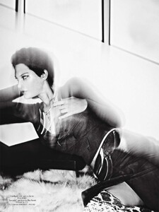 cr-fashionbook-1_elsa_(11).thumb.jpg.381a1ab46d8ce51f39dd99243f186aab.jpg