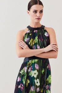 petite-floral-pleated-pu-halter-woven-maxi-dress-2.jpeg