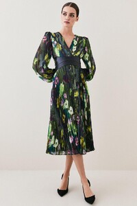 petite-floral-pleated-pu-woven-maxi-dress.jpeg