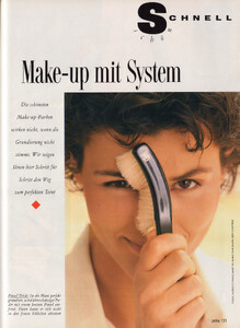 petraDe0991Make-up01.thumb.jpg.0adc3472a7bf35ae77c9de0919a7cc54.jpg