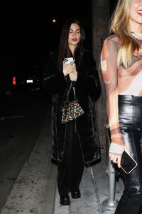 victoria-justice-leaves-fleur-room-lounge-in-west-hollywood-11-13-2022-2.thumb.jpg.fdf0a13198e1eb769327f4f533e0eae6.jpg