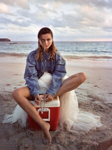 vogue-paris-05-2017_by_cass-bird_(2).thumb.jpg.06dcfcaa996a5da1f8ea3a3712d4f7ae.jpg