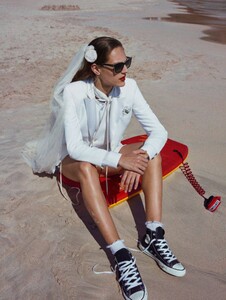 vogue-paris-05-2017_by_cass-bird_(8).thumb.jpg.25bb1756f4473be6bb7b461b6f9d688c.jpg
