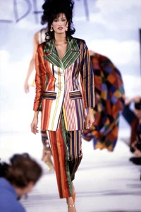 00002-todd-oldham-spring-1993-ready-to-wear-1.thumb.jpg.70e4d79965b2849f4436631e2093d8ec.jpg