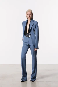 00004-ferragamo-pre-fall-2023-credit-brand.thumb.jpg.0deb93dd1ef865f65a877fc3730ac1ba.jpg