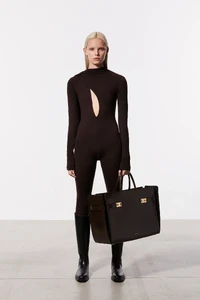 00027-ferragamo-pre-fall-2023-credit-brand.jpg