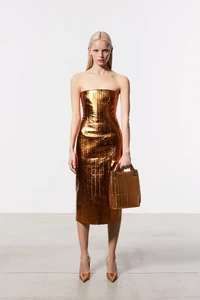 00035-ferragamo-pre-fall-2023-credit-brand.jpg
