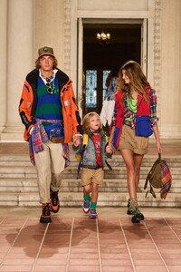 00083-ralph-lauren-spring-2023-ready-to-wear-credit-brand.thumb.jpg.156e0ac9daece38d2a0295b952985470.jpg