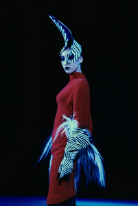 018-mugler-fall-1997-couture-detail-CN00119274.thumb.jpg.074683976d66a4325f182a0db3d03644.jpg