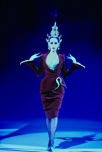 054-mugler-fall-1997-couture-CN00119399.thumb.jpg.f76107f4fab077340722393833582a49.jpg