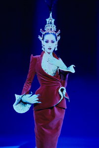 054-mugler-fall-1997-couture-detail-CN00119400.thumb.jpg.0100095728e65812daf443f0e77ec09a.jpg