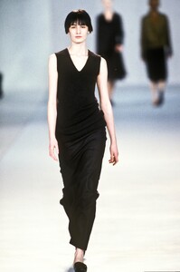 1010661183_LouisVuitton1998WomenRTW73.thumb.jpg.7dfba536e42a70fb91e26d84946ff3ca.jpg