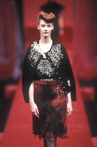 1046283352_ChristianLacroix1998WomenRTW98.thumb.jpg.9f8a89f6c3ebd3d233f97182407dce12.jpg