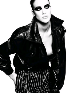 1103070912_Blanc_Mert__Marcus_Vogue_Paris_March_2015_14.thumb.jpg.4e0dce605fdf22334ce9f08242b91cba.jpg