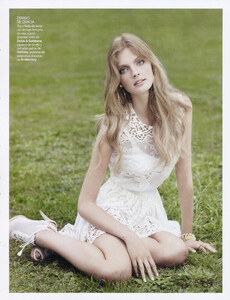 112446725_ConstanceJablonski(VogueSpainFeb2011)(11).thumb.jpg.cff80382da6d12af918e0fa0e955a838.jpg