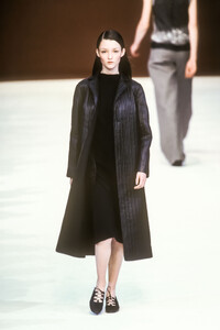 11254447_Loewe1998WomenRTW34.thumb.jpg.a90b7a1b3d98c9c2cfa5805ca41de7e1.jpg