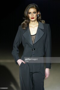 zikova s02ysl-HC-47d-g.jpg