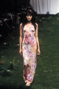 1151033949_EmanuelUngaro1999WomenRTW39.thumb.jpg.1cff68f8dfdcd33d067a9d42e1a76aa0.jpg