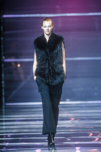 1223113802_VersusbyDonatella1998WomenRTW27.thumb.jpg.52ecdaf2b6ddace73d523d6c140e93e6.jpg