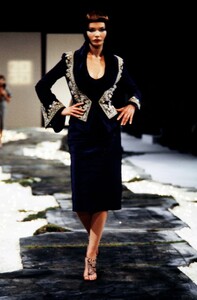 1227497631_carolynpark-chapmangi984-.thumb.jpg.3bab15f6071dd9c4a3366fbf355b0893.jpg