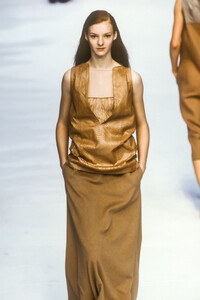1236391172_Loewe1998WomenRTW8.thumb.jpg.560b7ac43d065f437084bcf4e725aacc.jpg