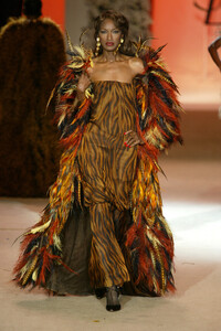 1256842651_YvesSaintLaurent2002HauteCouture96.thumb.jpg.88c127f6aef9a95053c202ac506a1d4b.jpg