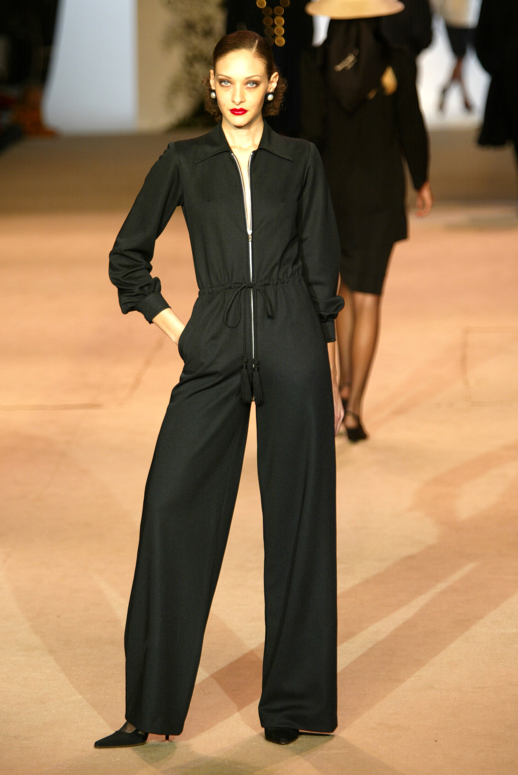 Yves Saint Laurent 2002 Haute Couture 17.jpg