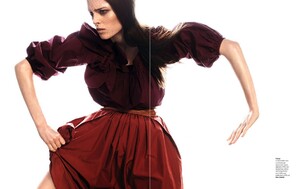 1542362978_CocoRochabyAlexCayley(TheScarletWoman-TheSundayTelegraphSpring2011)5.thumb.jpg.08038278380801e0e335af9ad84c8625.jpg