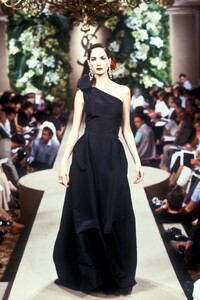 155833714_YvesSaintLaurent1998HauteCouture109.thumb.jpg.7b8d616c78e0c5f057ac326faed1438e.jpg