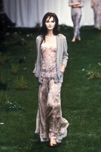 1618008247_EmanuelUngaro1999WomenRTW57.thumb.jpg.dcd84bde0f306a58d821a623e6f0ae54.jpg