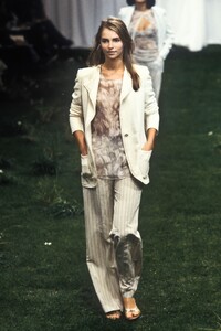 1637301119_EmanuelUngaro1999WomenRTW13.thumb.jpg.89d97158091c3d92e1c643ff482d52a7.jpg