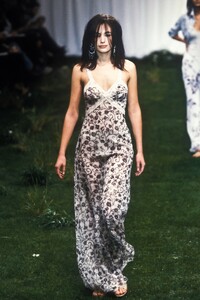 1684134651_EmanuelUngaro1999WomenRTW71.thumb.jpg.37d2060195069186bac858b7a69e2f6c.jpg