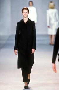 1697561738_LouisVuitton1998WomenRTW51.thumb.jpg.eb8facc3f2fa933dbd98aad1c0081737.jpg
