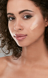 1697880-make-sure-your-foundation-matches-your-skin-for-even-coverage-zoom_90.jpg