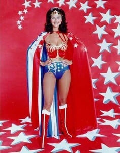 Lynda Carter511090.jpg