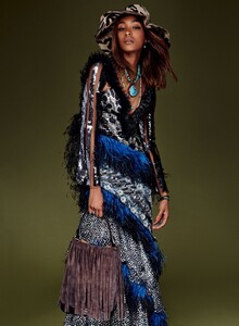 1734895204_voguejapan05.thumb.jpg.ef5ff5a1308c23aa7177571a9c377258.jpg